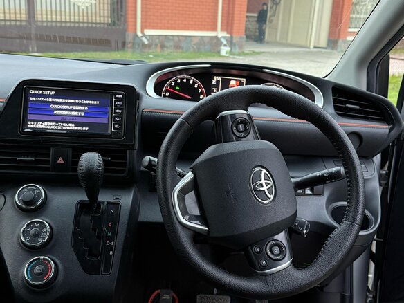 2019 Toyota Sienta II Рестайлинг, серый, 1500000 рублей - вид 3