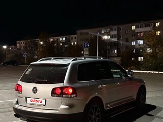 2007 Volkswagen Touareg I Рестайлинг, серебристый, 900000 рублей, вид 4