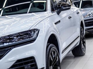 2020 Volkswagen Touareg III, белый, 8600000 рублей, вид 3