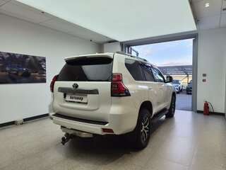 2018 Toyota Land Cruiser Prado 150 Series Рестайлинг 2, белый, 3920000 рублей, вид 4