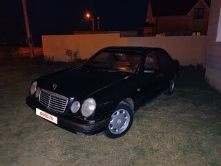 1997 Mercedes-Benz E-Класс 200 II (W210, S210), чёрный, 155000 рублей, вид 1