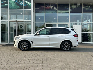 2020 BMW X5 40i IV (G05/G18), белый, 5850000 рублей, вид 2