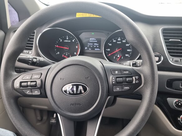 2019 Kia Carnival III, серебристый, 3000000 рублей - вид 8