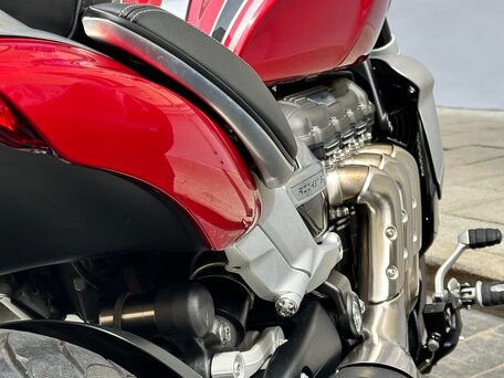 2023 Triumph Rocket 3, красный, 2450000 рублей, вид 2