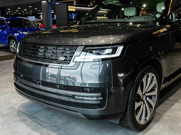 2024 Land Rover Range Rover P530 MHEV Long V, серый, 29990000 рублей - вид 5