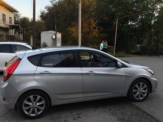 2012 Hyundai Solaris I, серебристый, 650000 рублей, вид 5