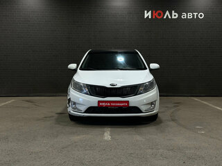 2014 Kia Rio 5-speed III, белый, 580000 рублей, вид 2