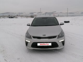 2018 Kia Rio IV, серебристый, 1250000 рублей, вид 1