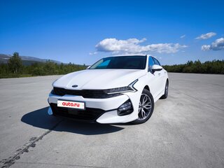 2020 Kia K5 III, белый, 2300000 рублей, вид 2