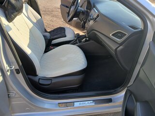 2017 Hyundai Solaris II, серебристый, 850000 рублей, вид 2