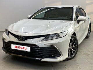 2021 Toyota Camry VIII (XV70) Рестайлинг, белый, 4200000 рублей, вид 1