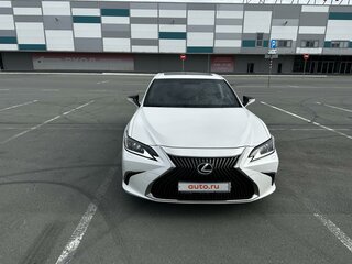2018 Lexus ES 250 VII, белый, 4250000 рублей, вид 3
