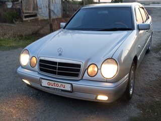 1997 Mercedes-Benz E-Класс 240 II (W210, S210), серый, 600000 рублей, вид 2