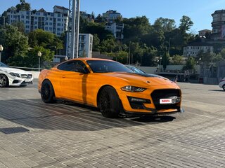 2018 Ford Mustang VI Рестайлинг, оранжевый, 2790000 рублей, вид 2