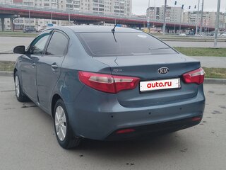 2013 Kia Rio 5-speed III, голубой, 650000 рублей, вид 5