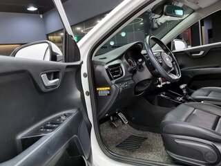 2020 Kia Stonic I, белый, 1210000 рублей, вид 5