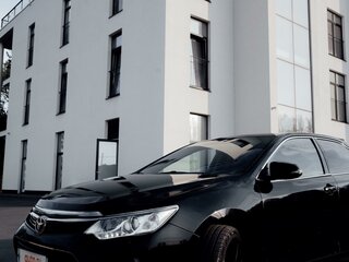 2018 Toyota Camry VII (XV50) Рестайлинг 2, чёрный, 2700000 рублей, вид 1