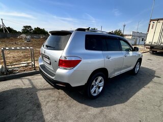 2013 Toyota Highlander II (XU40) Рестайлинг, серебристый, 1630000 рублей, вид 3