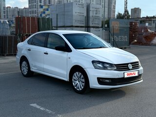 2015 Volkswagen Polo V Рестайлинг, белый, 475000 рублей, вид 3