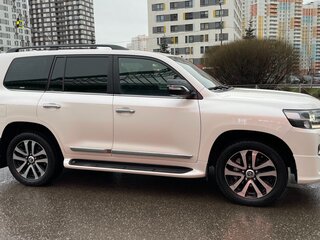 2018 Toyota Land Cruiser 200 Series Рестайлинг 2, белый, 5950000 рублей, вид 4