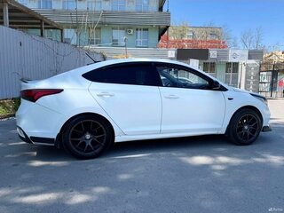 2018 Hyundai Solaris II, белый, 1250000 рублей, вид 2