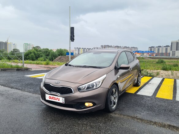 2013 Kia Ceed II, коричневый, 735000 рублей - вид 1