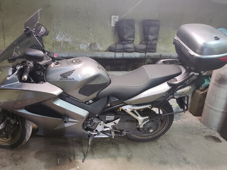2009 Honda VFR 800, серый, 595000 рублей, вид 5