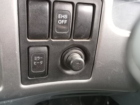 2003 Nissan Diesel, белый, 6000000 рублей, вид 2