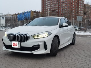 2019 BMW 1 серии 118i III (F40), белый, 1999000 рублей, вид 4