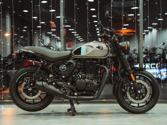 2026 Royal Enfield Hunter, серебристый, 432000 рублей - вид 2