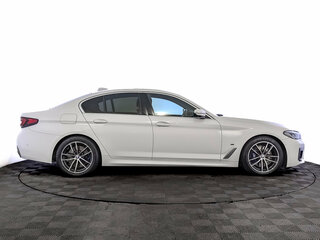 2021 BMW 5 серии 520i VII (G30/G31/G38) Рестайлинг, белый, 4500000 рублей, вид 4