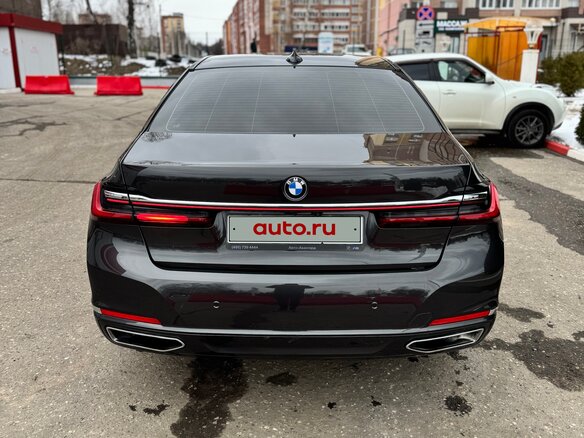 2019 BMW 7 серии Long 730Ld xDrive VI (G11/G12) Рестайлинг, серый, 5000000 рублей - вид 2