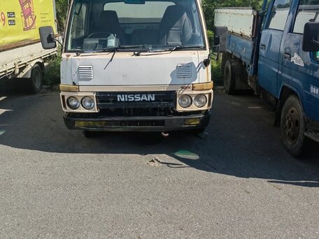 1991 Nissan Atlas, жёлтый, 650000 рублей, вид 1