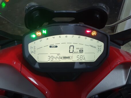 2017 Ducati Supersport, красный, 1000000 рублей, вид 5