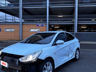 2013 Hyundai Solaris I, белый, 385000 рублей, вид 2