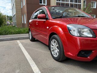 2011 Kia Rio II Рестайлинг, красный, 750000 рублей, вид 3