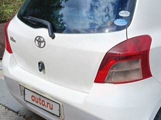 2005 Toyota Vitz II (XP90), белый, 625000 рублей, вид 2