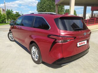 2022 Toyota Sienna IV, пурпурный, 4299999 рублей, вид 4