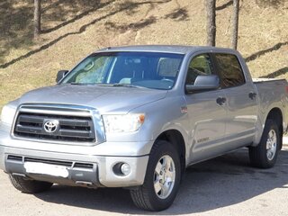 2010 Toyota Tundra CrewMax II, серебристый, 2450000 рублей, вид 1
