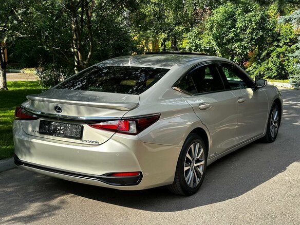 2022 Lexus ES 300h VII Рестайлинг, серый - вид 7