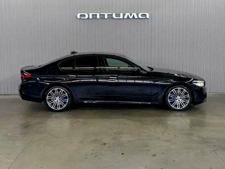 2017 BMW 5 серии 540i xDrive VII (G30/G31/G38), чёрный, 3747000 рублей, вид 4