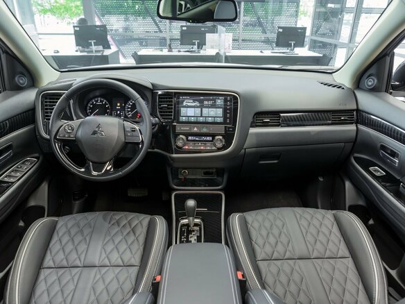 2022 Mitsubishi Outlander III Рестайлинг 3, белый - вид 14
