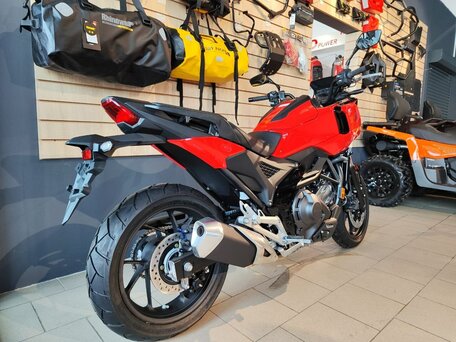 2025 Honda NC 750X, красный, 1499900 рублей, вид 3