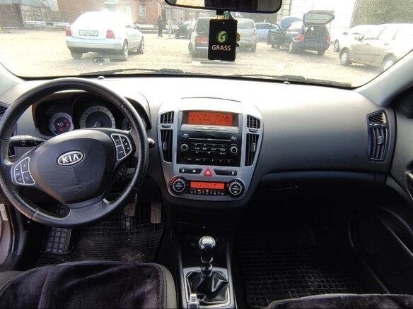 2008 Kia Ceed I, бежевый, 600000 рублей - вид 4