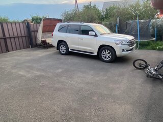 2019 Toyota Land Cruiser 200 Series Рестайлинг 2, белый, 6800000 рублей, вид 4