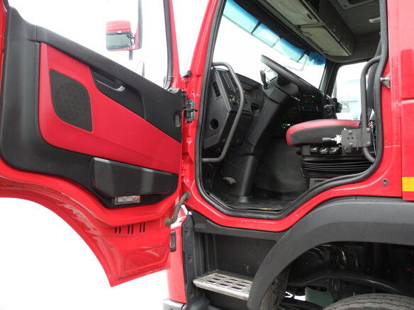 2017 Volvo FMX, красный - вид 16