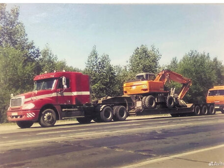 2004 Freightliner Columbia, красный, 1500000 рублей, вид 1