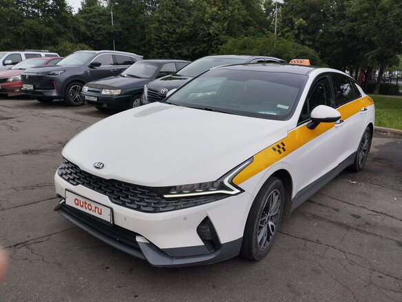 2021 Kia K5 III, белый, 1599000 рублей
