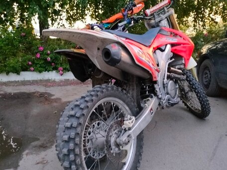 2010 Honda CRF 250R, красный, 450000 рублей, вид 2