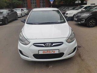 2013 Hyundai Solaris I, белый, 750000 рублей, вид 1